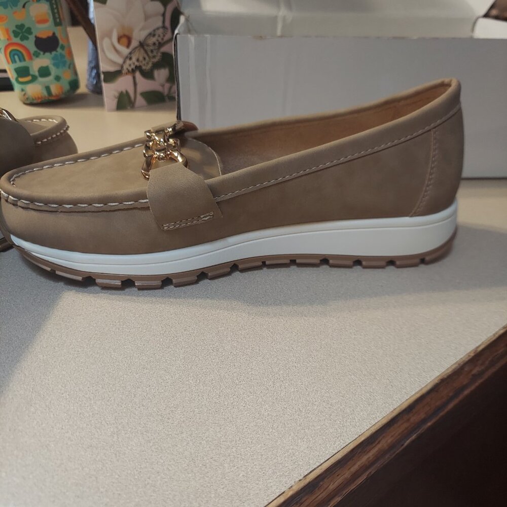 Casual shoes